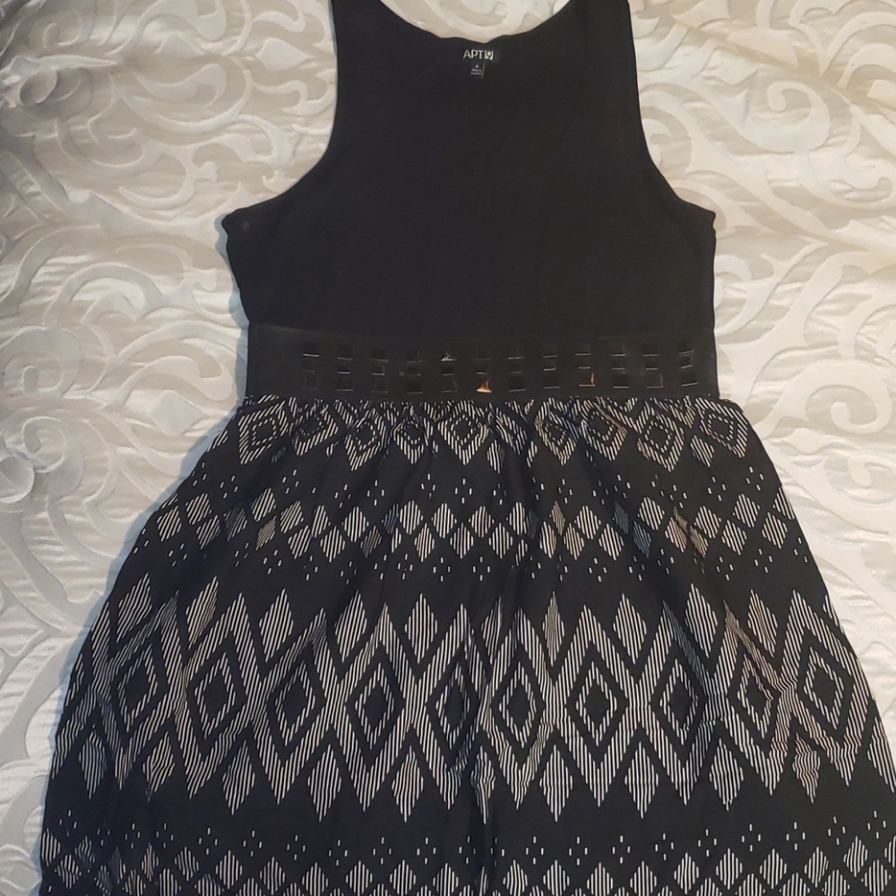 Dress - Picture 3 of 4